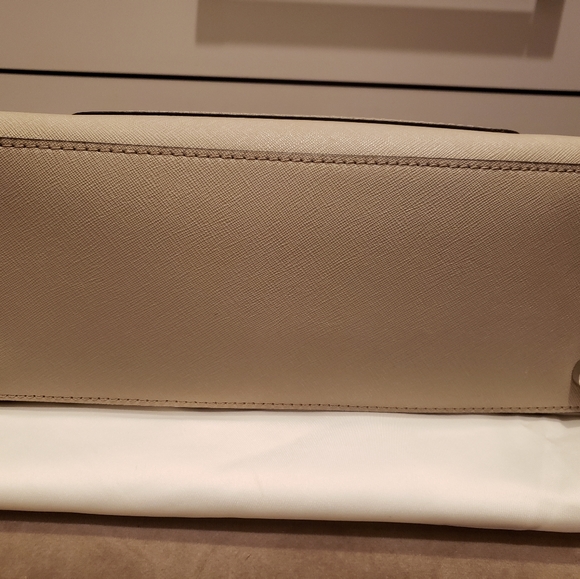 100% - Authentic Beautiful Michael Kors bag - Picture 9 of 9